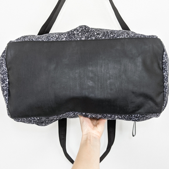 🦄 RARE Lululemon Reflective All Day Duffle Bag - Picture 12 of 16